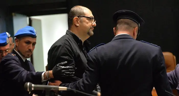 Imbrattato l’ingresso della sede Rai di Bolzano in solidarietà all’anarchico Cospito