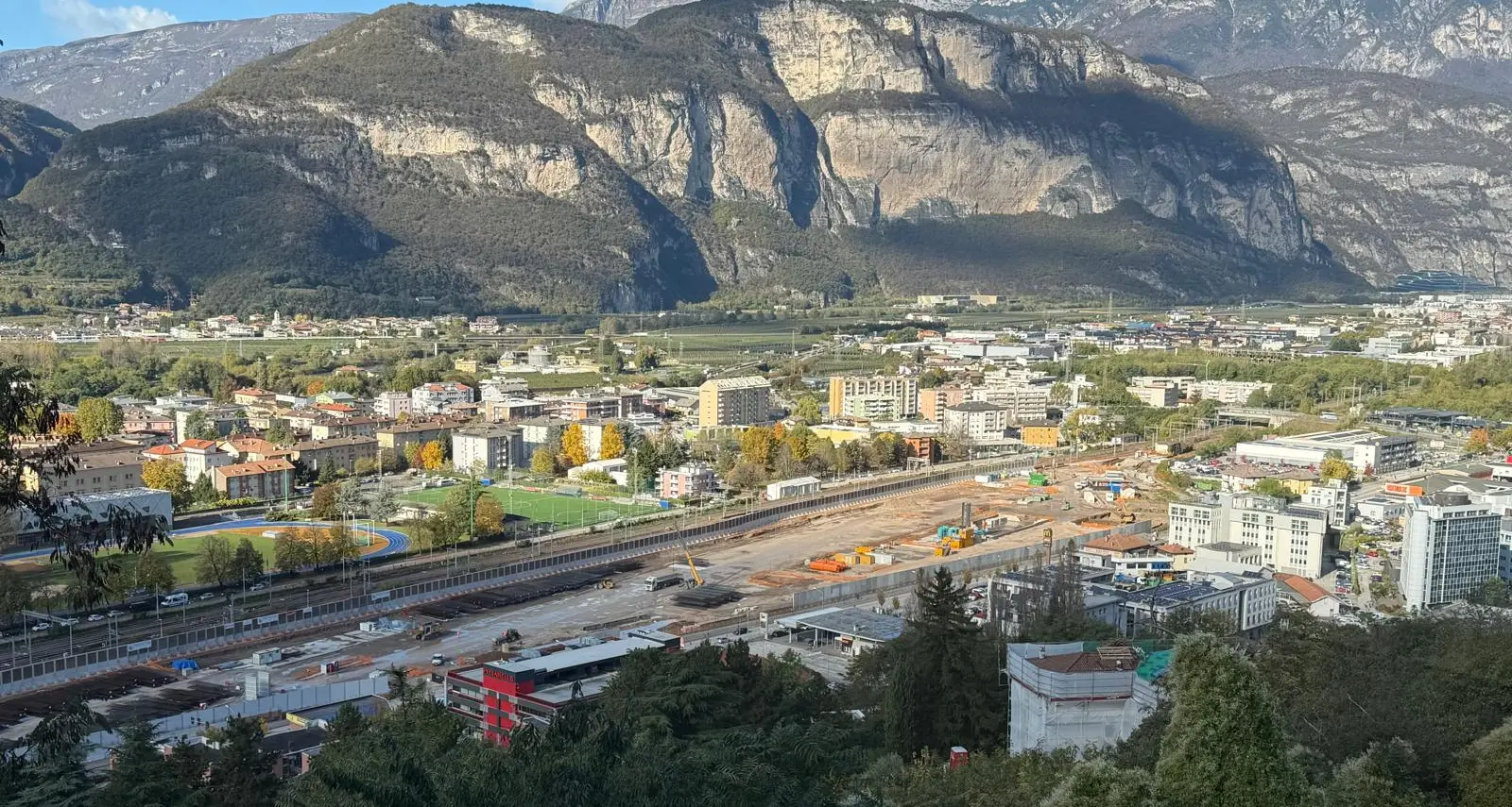 I Verdi accusano: «Contaminanti oltre i limiti nel cantiere del bypass di Trento, valori gravissimi»