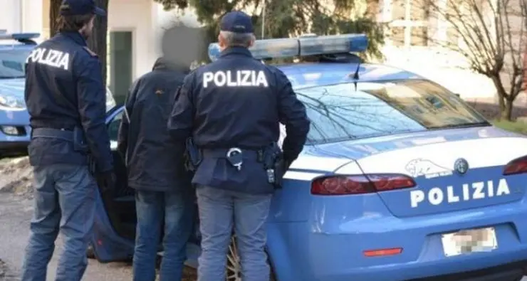Il pedofilo cinquantenne davanti a scuole e asili: arrestato dagli «Orsi» della Questura