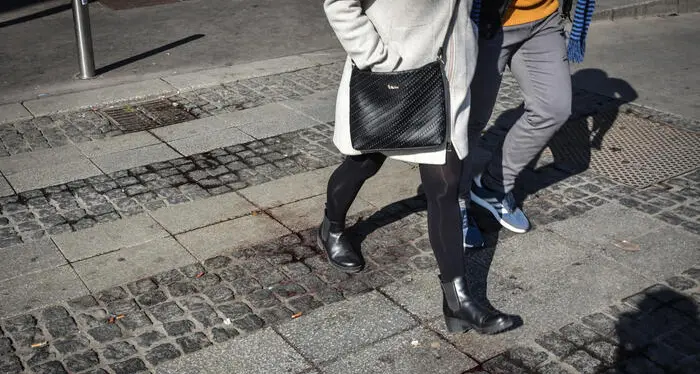Doppio scippo in centro città: una donna è stata trascinata a terra
