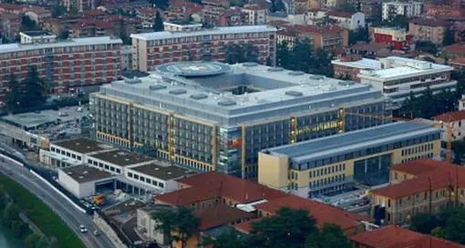 Allarme all'ospedale di Verona: torna il batterio killer dei neonati, fa chiudere precauzionalmente il reparto