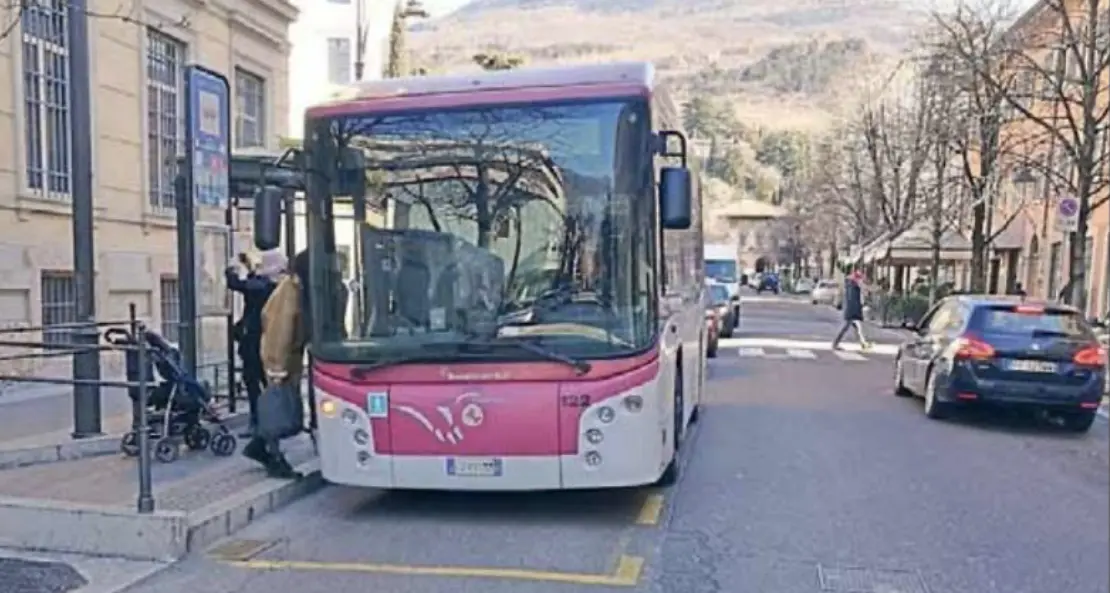 Minacce all’autista, condannato: multa salata per un passeggero che ha inveito contro il lavoratore