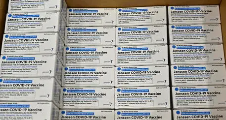 Gli Usa chiedono la sospensione del vaccino Johnson & Johnson