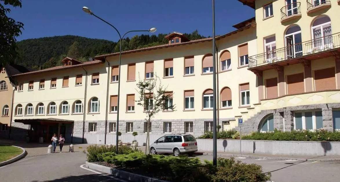 Scoppia il caso ospedale di Tione. Primario in pensione, un medico se ne va, rimane un solo anestesista