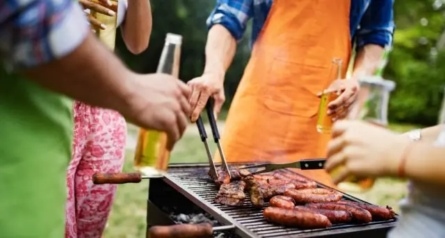 Ma il barbecue è roba da maschi? In Francia una polemica... rovente (diventata battaglia politica)