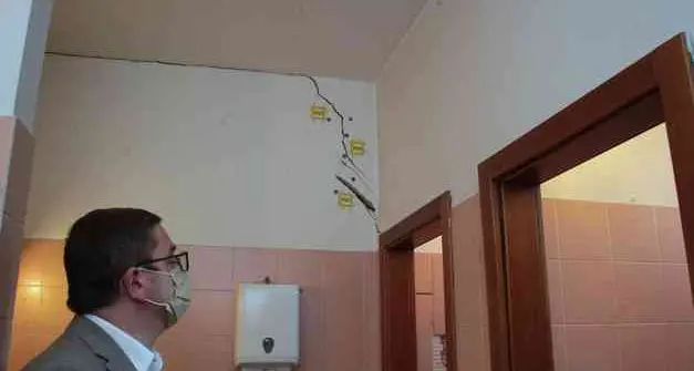 Caserma dei pompieri di Rovereto a pezzi, Valduga attacca Fugatti: «Solo promesse, non c'è un euro, e neanche un impegno scritto»