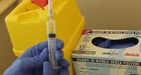 Ergastolo per il barelliere che iniettava in vena aria per far morire pazienti gravi