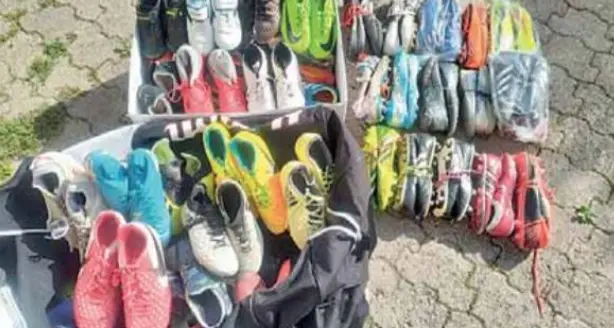 Gara di solidarietà: raccolte 70 paia di scarpe da calcio per giocare in Kenya