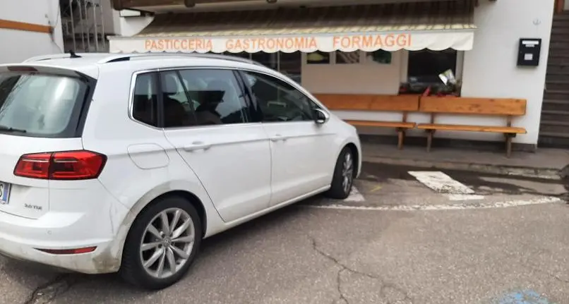 Pozza di Fassa, due donne e un uomo travolte da un’auto: grave una novantenne