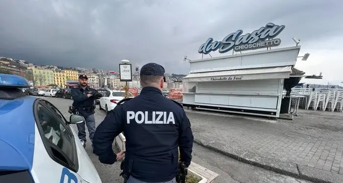 Napoli, muore a 18 anni per un proiettile nel petto. Le indagini: «Ucciso per errore»