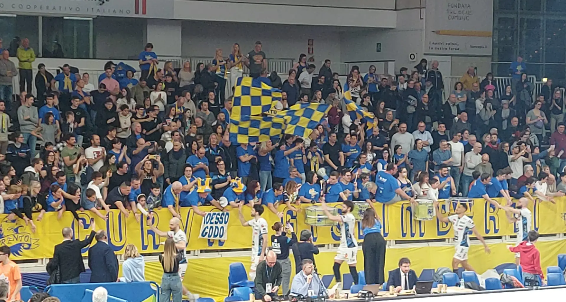 Trento travolge la Lube e tiene vivo il sogno del primo posto