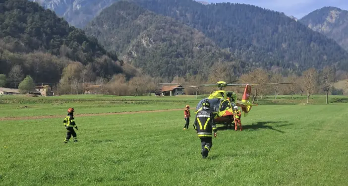 Ancora un incidente in parapendio a Lenzumo, ferito un uomo di 58 anni: portato in elicottero al Santa Chiara