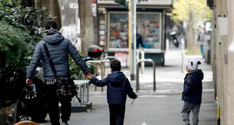 Assegno unico universale, da marzo 60mila famiglie riceveranno il nuovo sostegno per i figli. Ma i sindacati lanciano un allarme