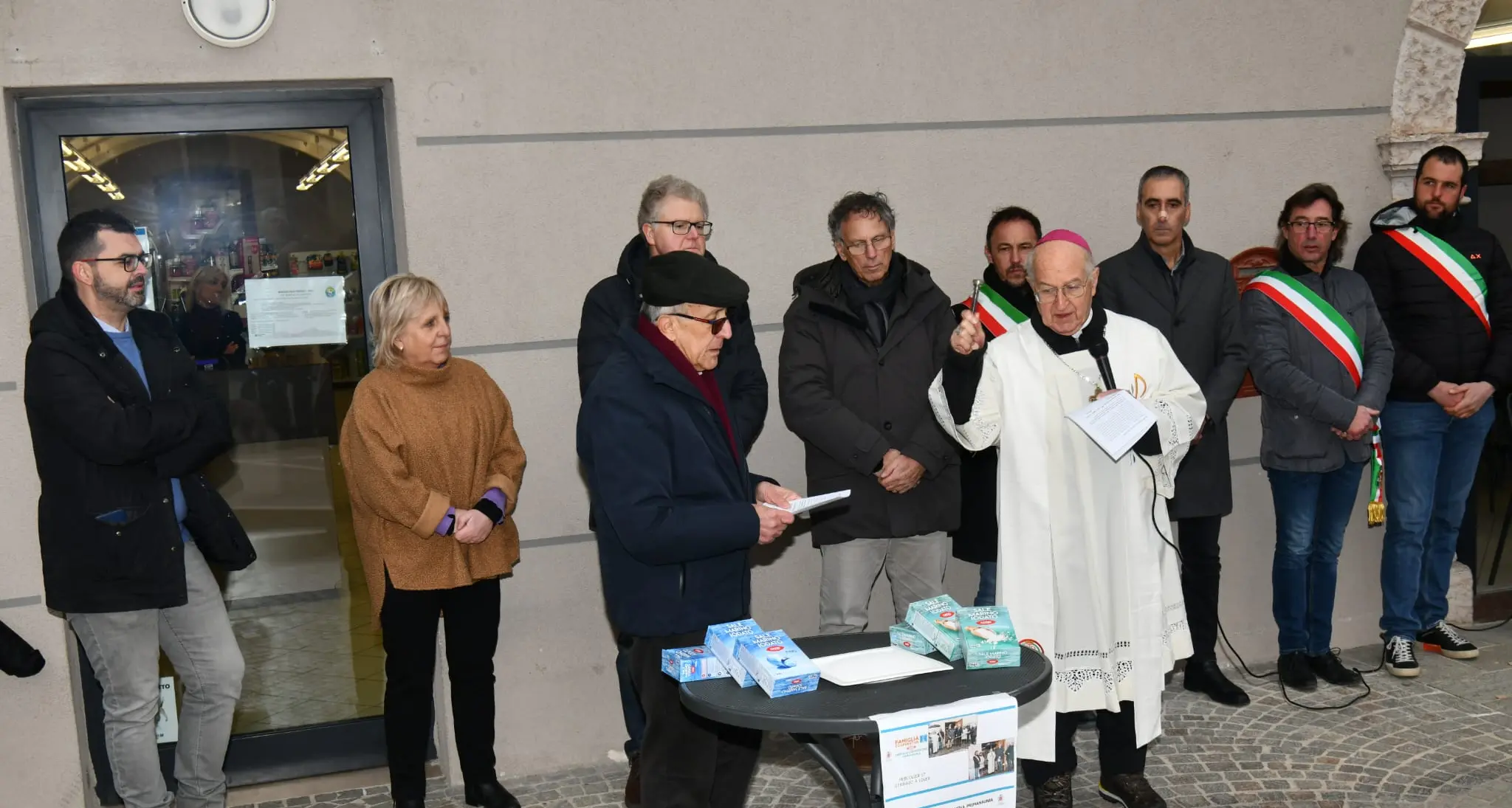 A Lover la tradizionale \"benedizione del sale\" alla Cooperativa: usanza antica, ora evento solidale