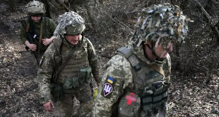 Ucraina, «Invasione russa entro 48 ore» dicono i servizi segreti Usa, ed è partita la guerra cyber contro le reti informatiche di Kiev