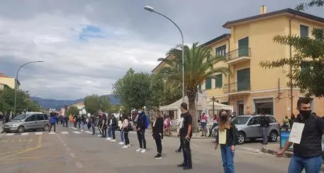 Accoltellata dall'ex compagno, esce dal coma e cerca suo figlio ucciso