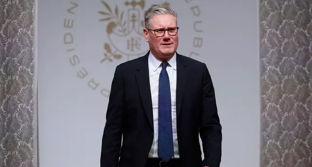 Starmer rigetta le critiche a Trump: 'è un alleato, non una minaccia'