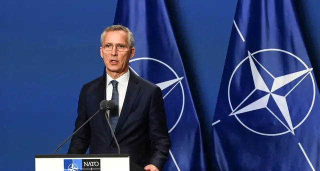 Stoltenberg: Nato discute lo schieramento di più armi nucleari