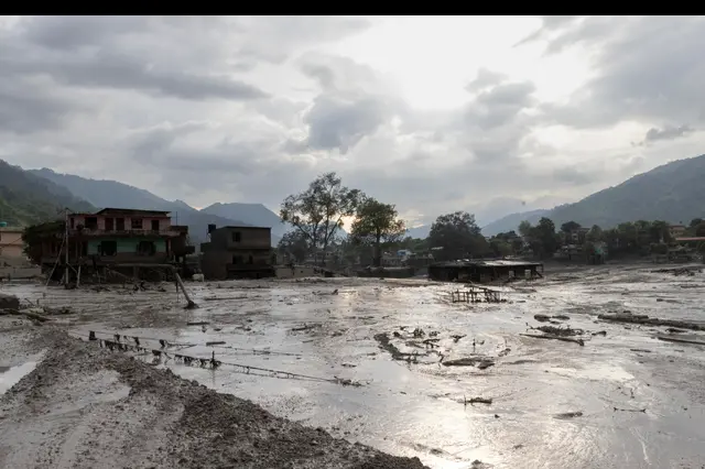 Media, bilancio delle vittime dell'alluvione in Nepal sale a 270