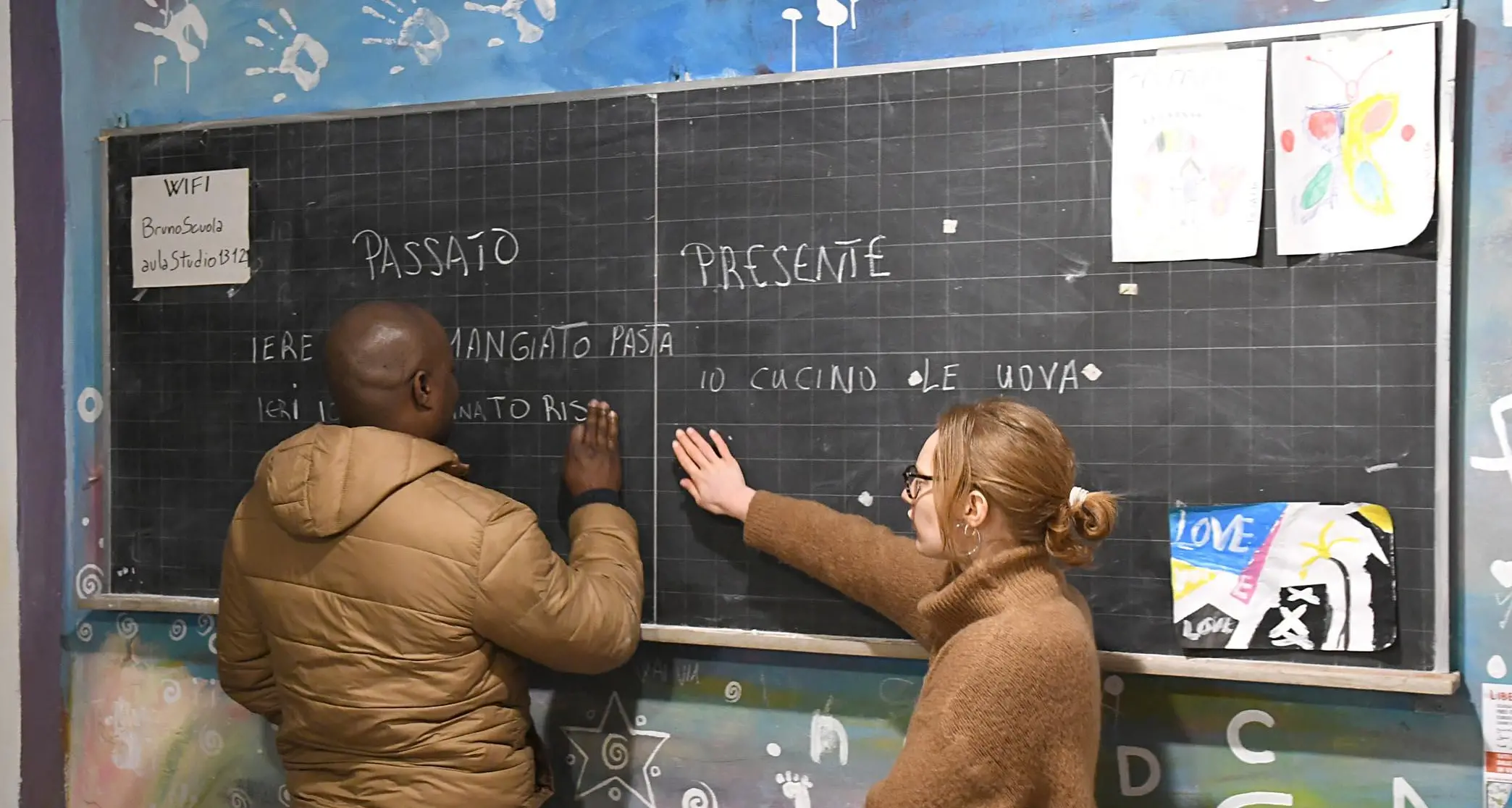 I volontari che fanno servizio pubblico e insegnano l’italiano al Centro Sociale Bruno