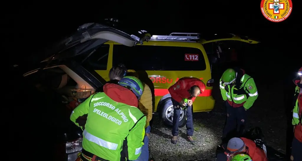 Bloccati di notte sulle Placche Zebrate, due alpinisti salvati dai soccorritori