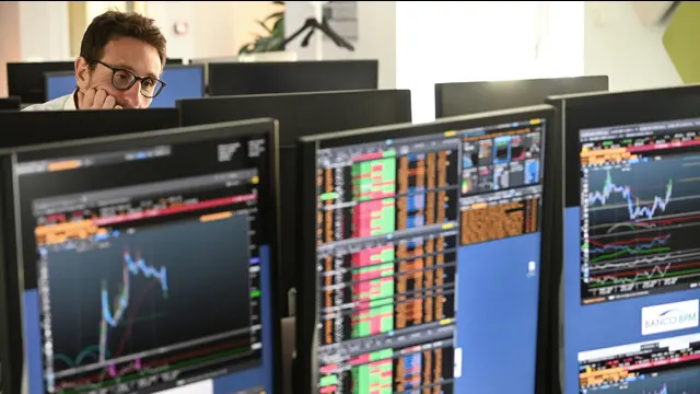 Lo spread tra Btp e Bund chiude in forte calo a 112 punti
