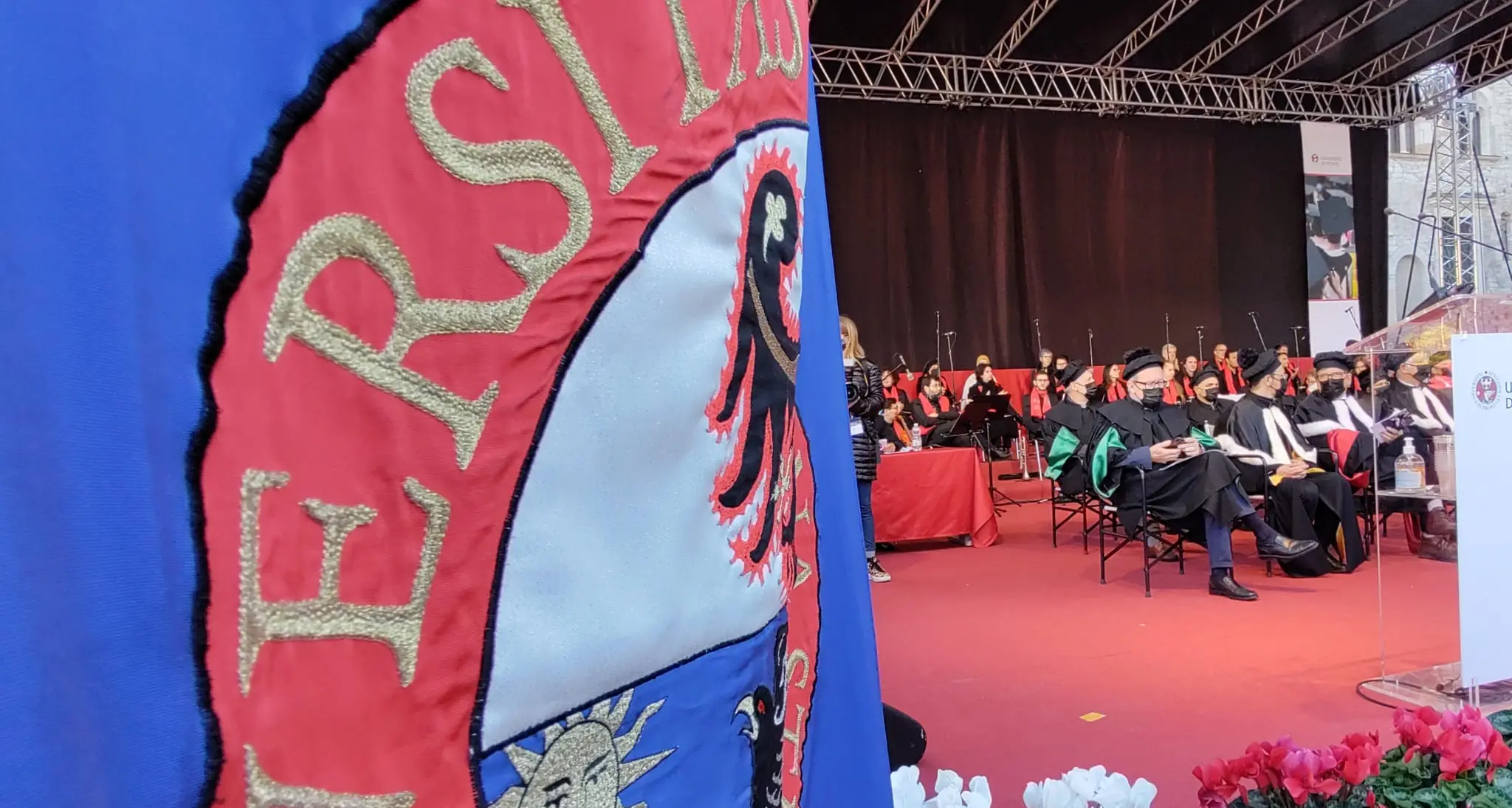 In piazza Duomo la festa del diploma per 218 laureati dell’Università di Trento (ma niente lancio del tocco)