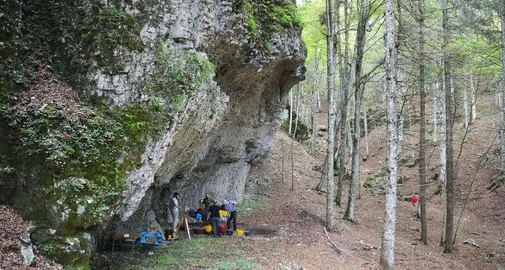 Il Riparo Cornafessa di Ala, dove dodicimila anni fa gli uomini preistorici cacciavano gli orsi