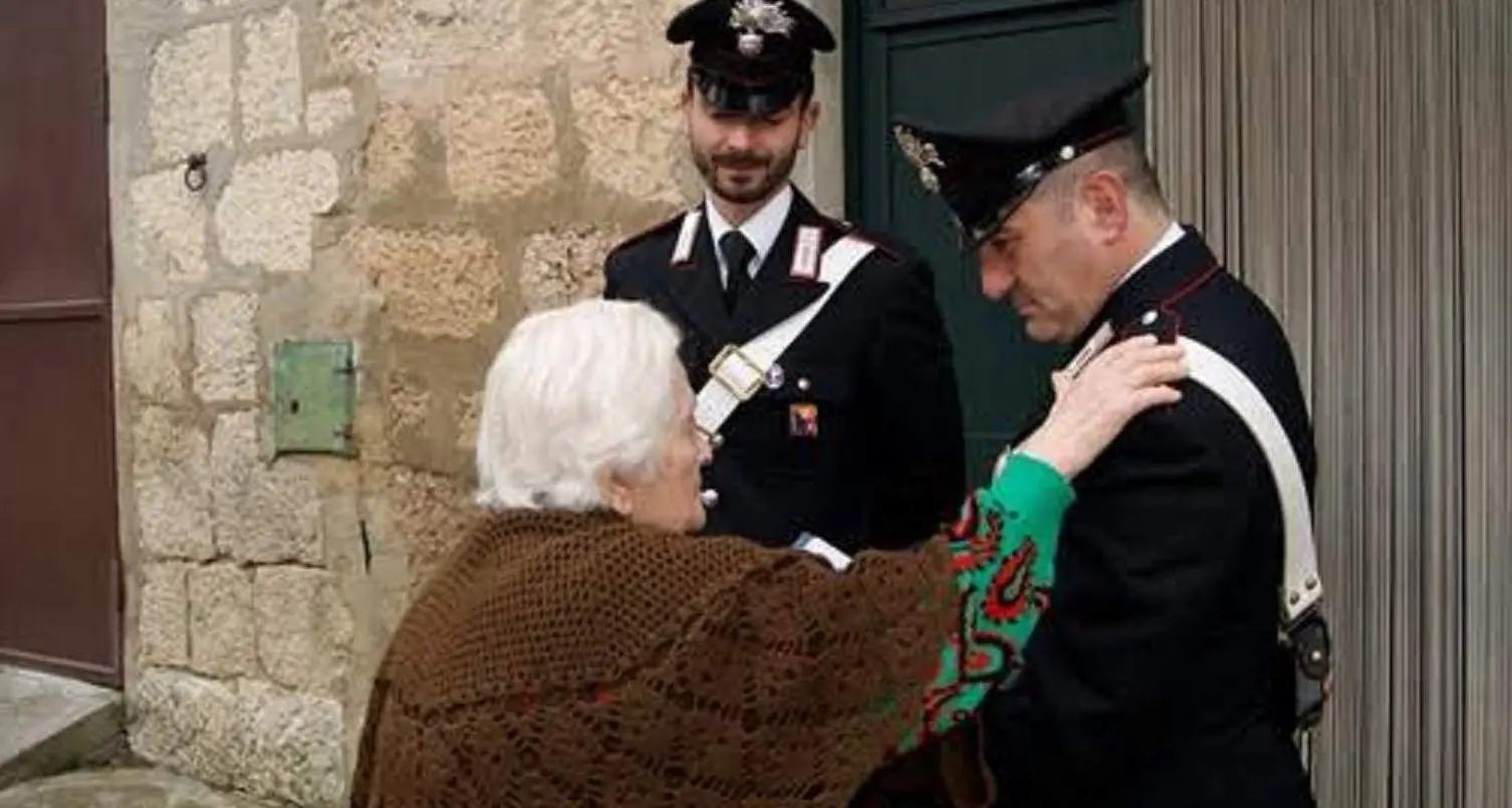 \"Non ci caschiamo!\": Tre tentativi di truffa del falso carabiniere falliti in un solo giorno a Riva