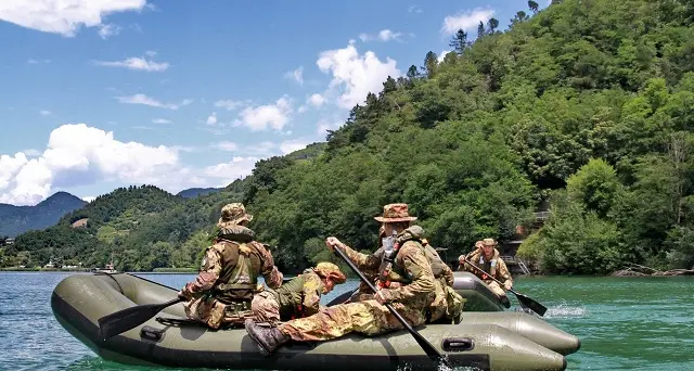 Genio guastatori alpini: esercitazioni dei militari nel lago di Caldonazzo