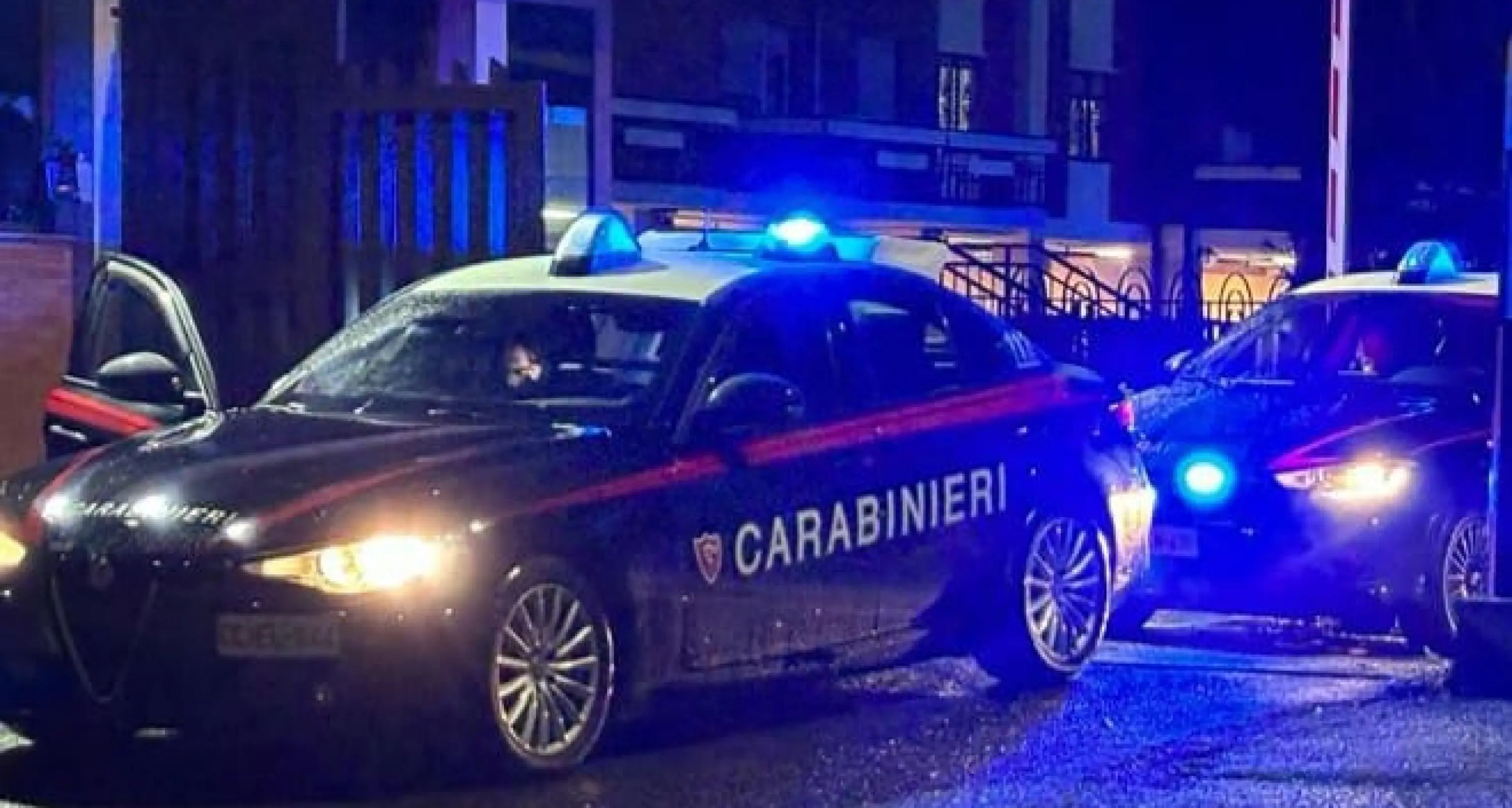 Patente ritirata, ma guidava ubriaco (sei volte oltre il limite): arrestato dall'Arma dopo un inseguimento