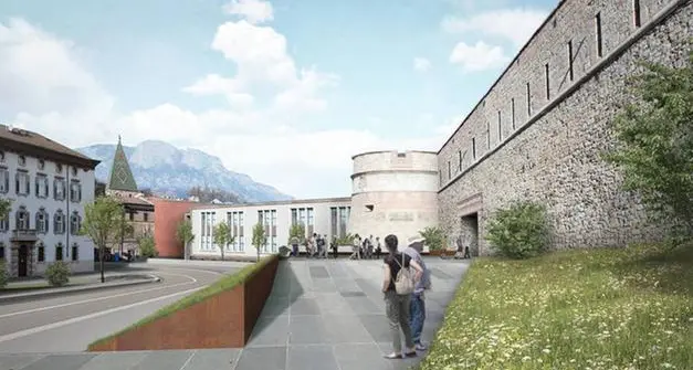 Lavori in piazza Mostra, chiuso da oggi il marciapiede dal castello all’angolo di via San Martino