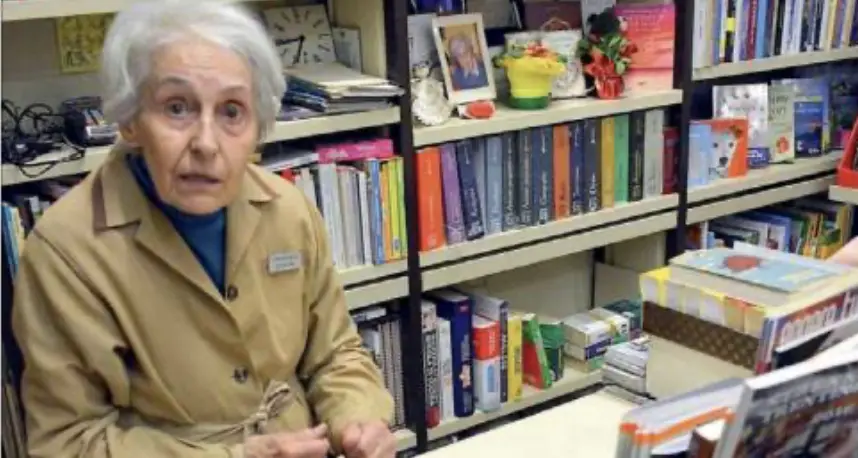 La libreria Benigni chiusa dopo 83 anni: serrande abbassate in via Belenzani, addio a un pezzo di storia