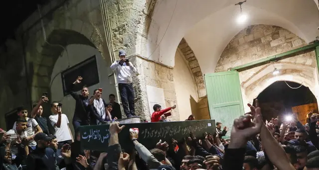 Gerusalemme: funerali giovane palestinese, disordini e feriti