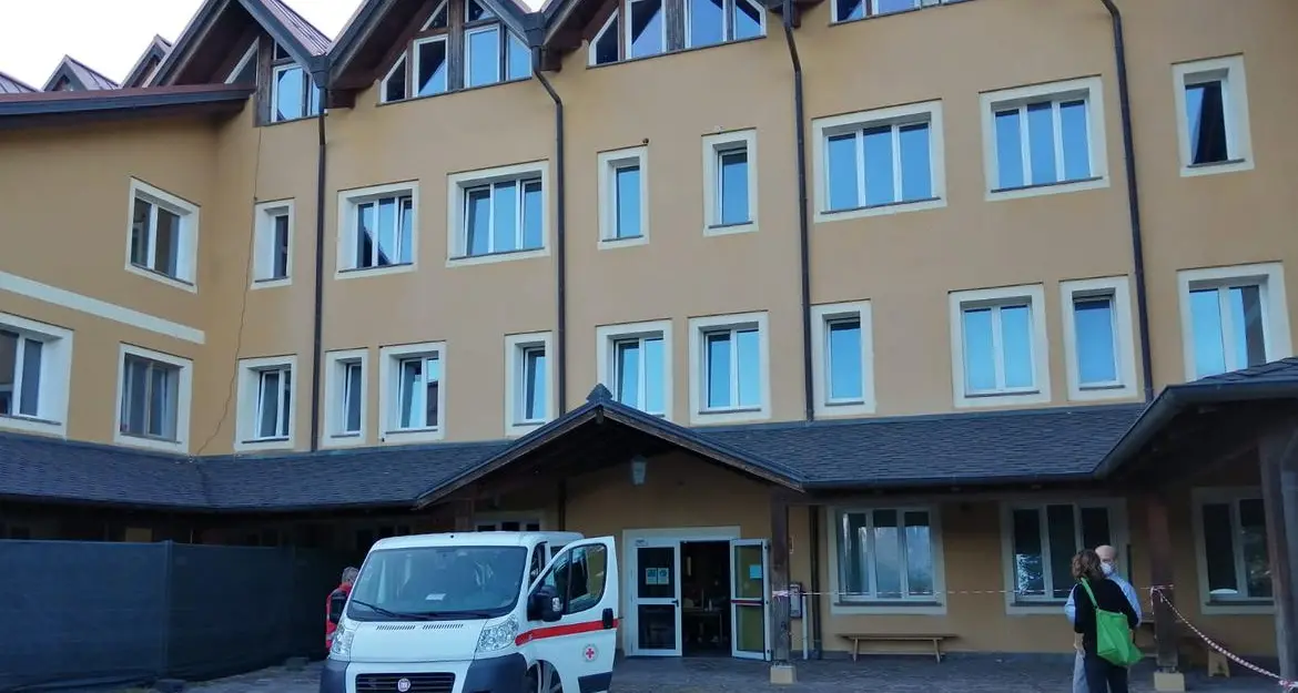 Focolaio di Cesenatico, 37 ragazzi trasferiti da Candriai a San Vito di Pergine (e 23 che dovevano essere a fine isolamento sono ancora positivi)