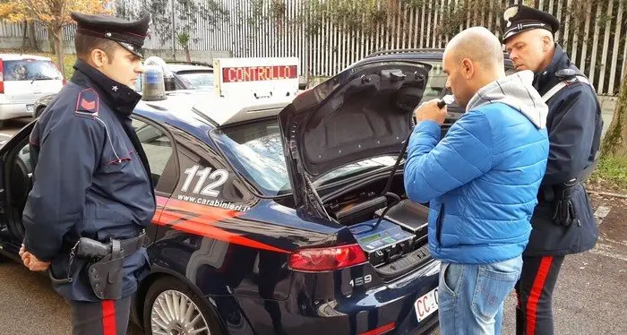 Guida in stato d’ebbrezza e sotto l’effetto di droga, strage di patenti: negli ultimi 6 mesi ne sono state ritirate 231