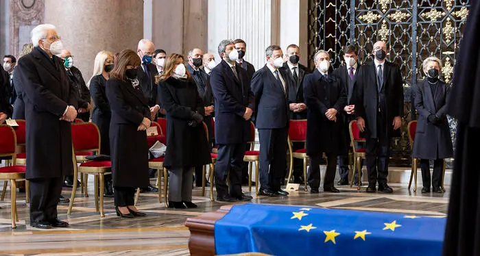 Dolore e cordoglio ai funerali di Stato di Sassoli: da von der Leyen a Mattarella e Draghi, ma anche tanta gente comune