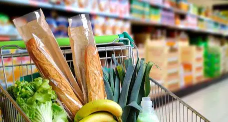 La solidarietà va al mercato, un aiuto alimentare a chi ne ha bisogno