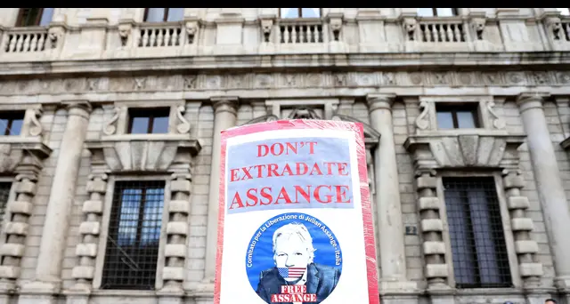 Assange: Londra concede appello contro estradizione in Usa