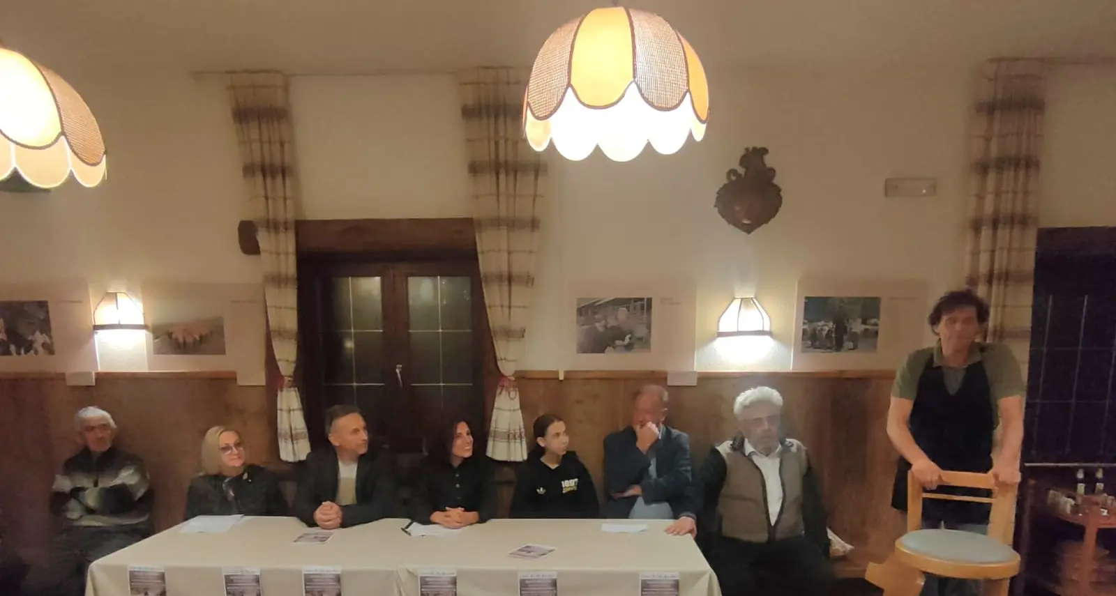 Sulla montagna di Roncegno Terme l’arte, il paesaggio e la transumanza incontrano la poesia e la fotografia