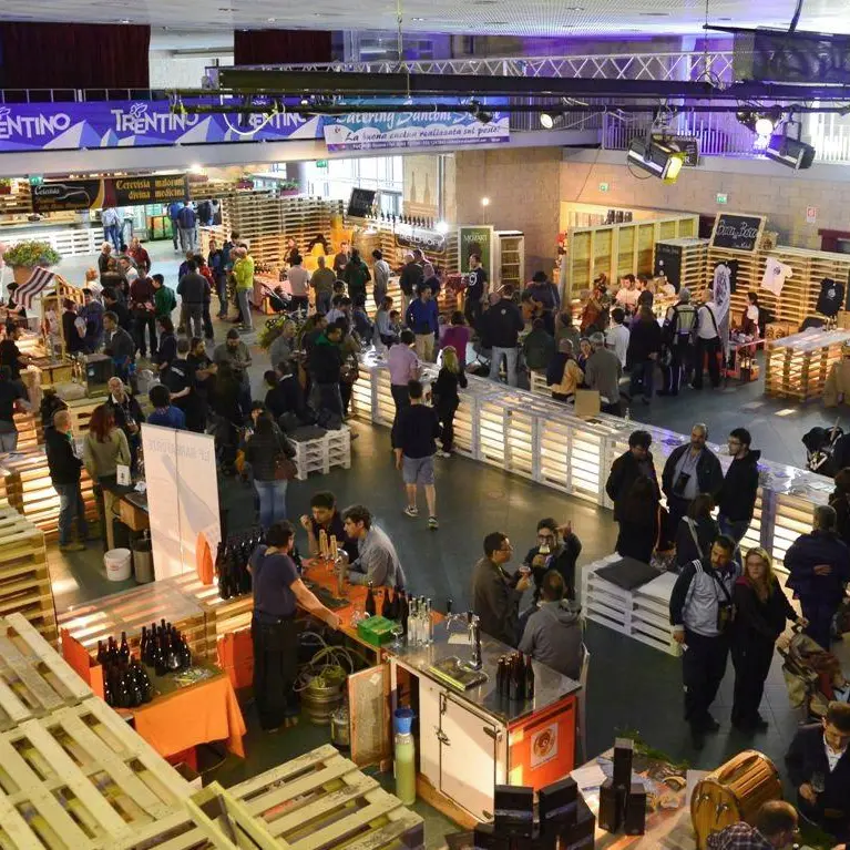 Un weekend a tutta birra: a Fondo torna il festival Cerevisia, il meglio delle «craft» locali
