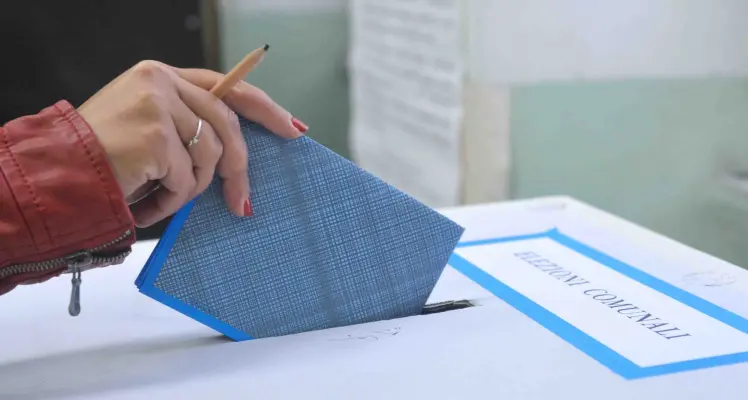 Provinciali, senza Fratelli d’Italia vincerebbe il centrosinistra: i sondaggi di Winpoll