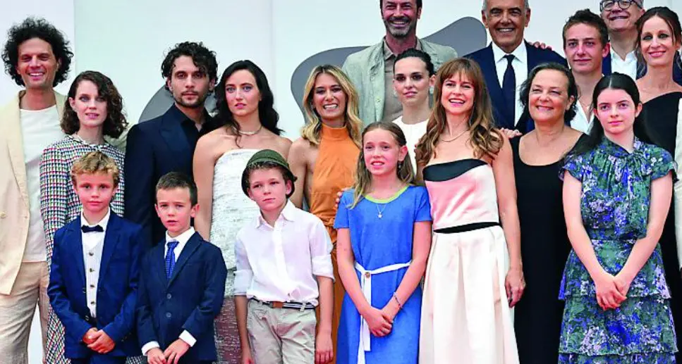 Alla Mostra del Cinema di Venezia sul red carpet i piccoli attori di \"Vermiglio\": un giorno da «star» del cinema