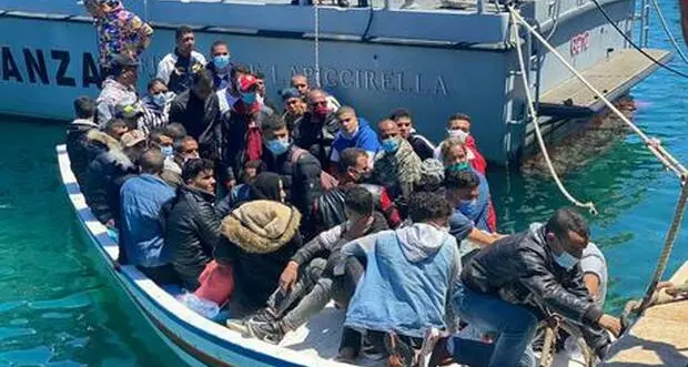 Sbarchi record a Lampedusa: quasi 1500 arrivati solo ieri