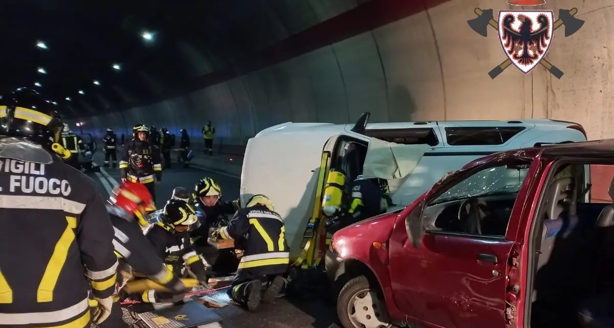 Incidente in galleria a Pomarolo: era un'esercitazione per i vigili del fuoco