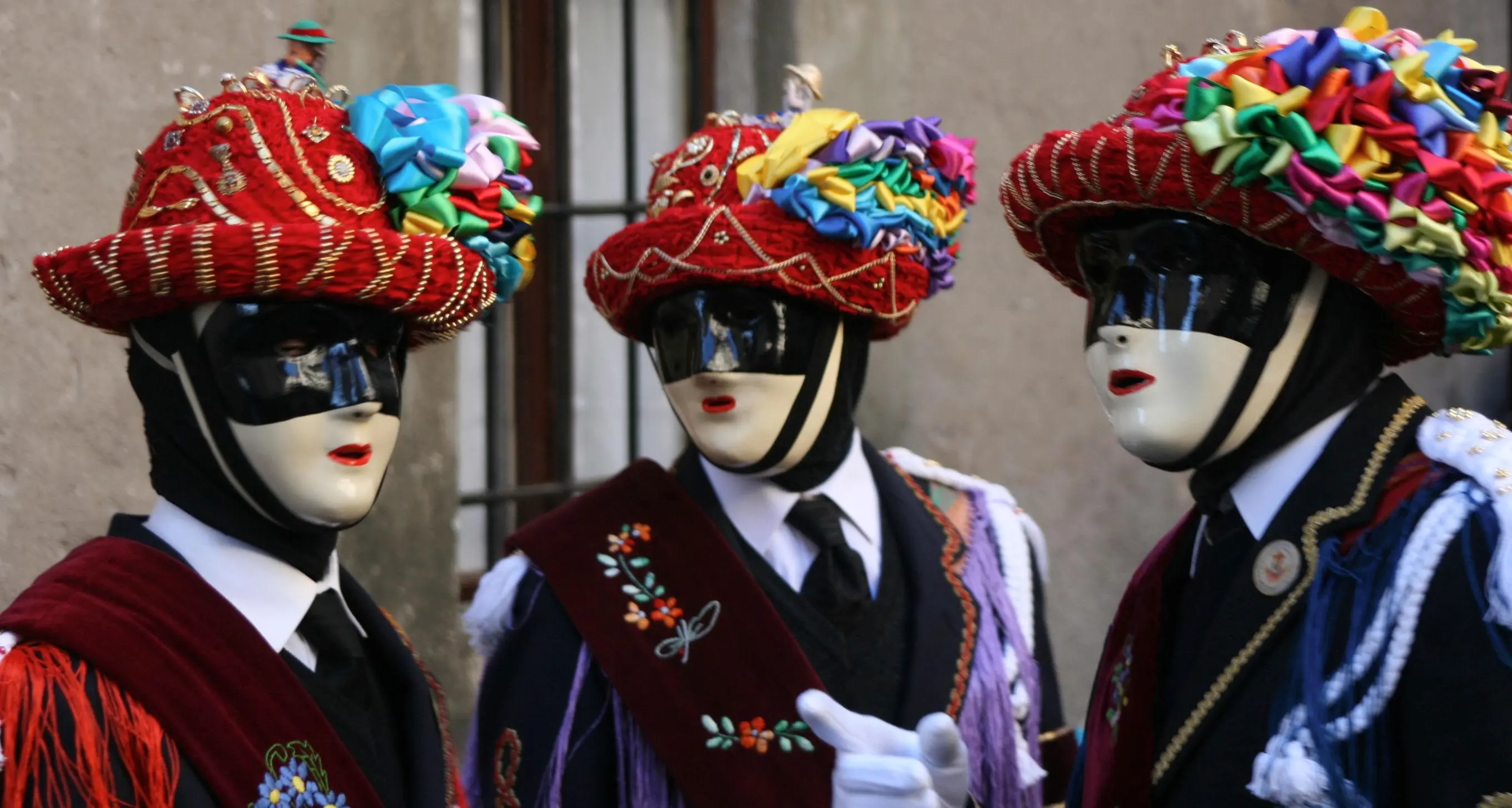 Carnevale di Bagolino: si fa, ma senza alcool e a orario \"limitato\", solo lunedì e martedì e tutto finito alle ore 18