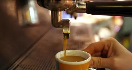 Stangata sul caffè al bar: Trento la città italiana dove si paga di più