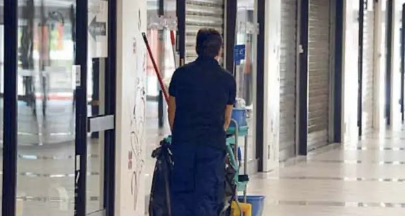 Bambino autistico, alla madre viene negato l'orario agevolato: scoppiano le polemiche