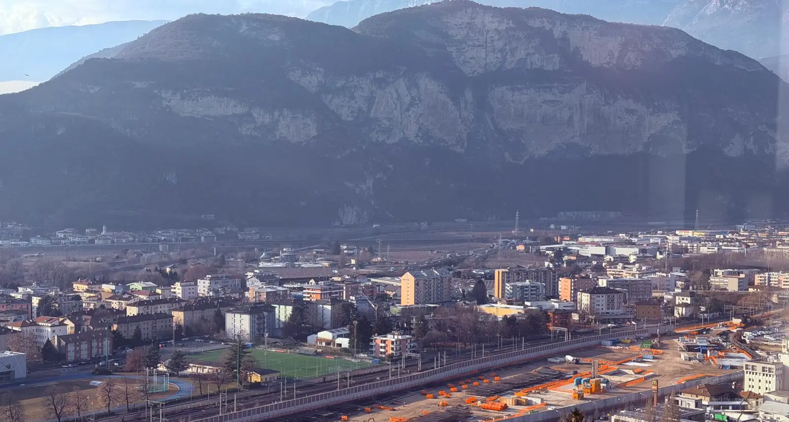 Il bypass di Trento torna protagonista alla Camera. Il Movimento 5 Stelle denuncia «gravi criticità» e i rischi delle terre di scavo