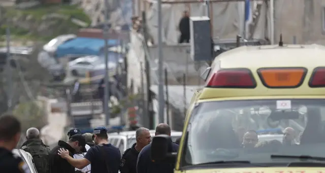 Gerusalemme: almeno 8 feriti in attentato con auto